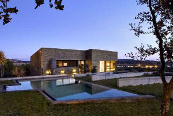 Vivienda en Mont-ràs-Jordi Anguera-MarQta-Stepienybarno