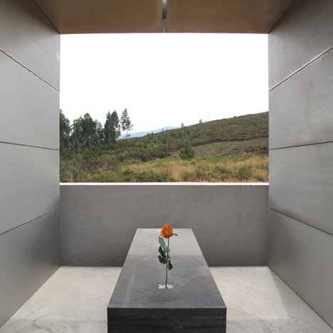 dzn_Family-Tomb-by-Pedro-Dias_Stepienybarno 2 dzn_Family-Tomb-by-Pedro-Dias_Stepienybarno 2