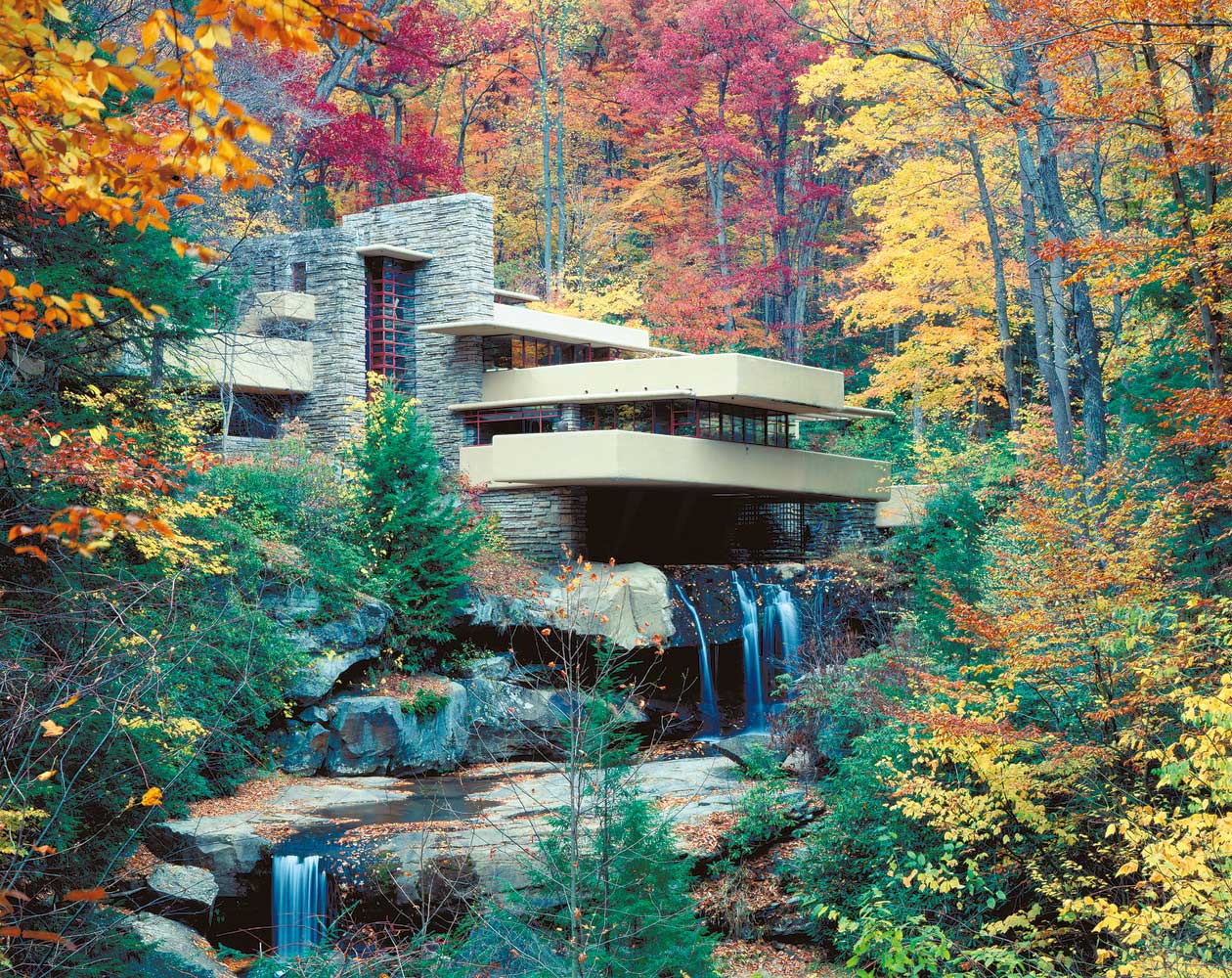 Mira cómo cambia el entorno natural de la Casa de la Cascada de Frank Lloyd Wright en el Mira cómo cambia el entorno natural de la Casa de la Cascada de Frank Lloyd Wright en el